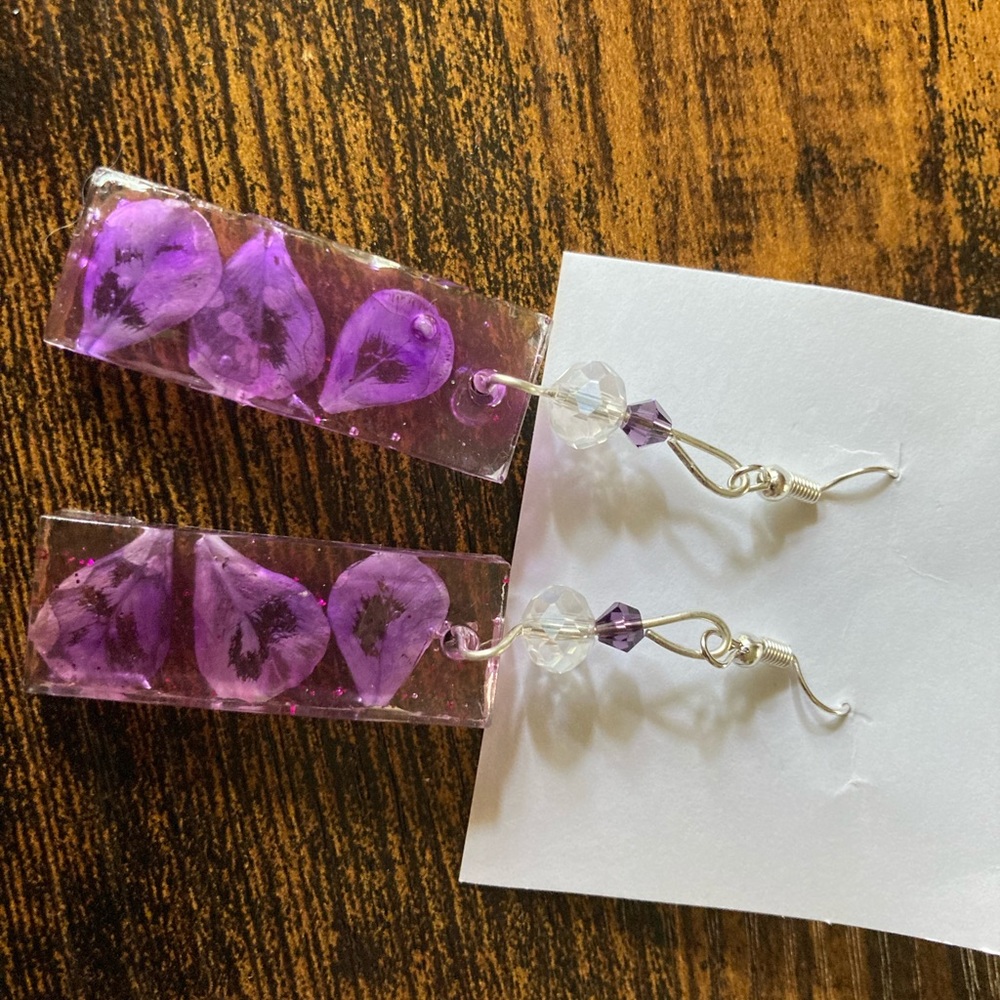 Resin dangle earrings